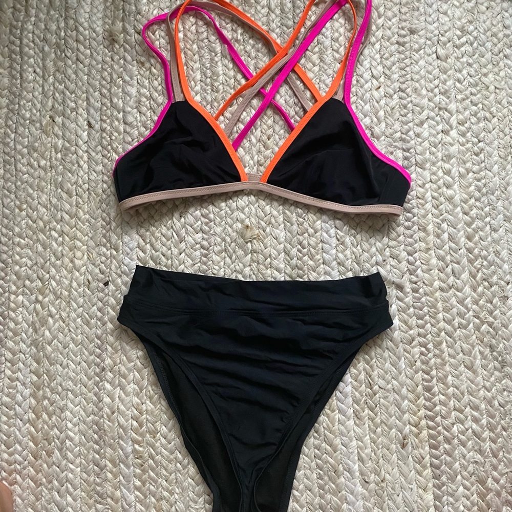 Victoria’s Secret Black bikini set high waisted bottoms size
medium
